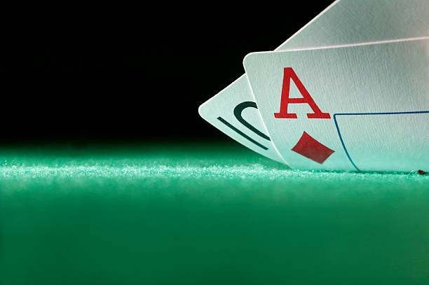 direkturtoto slot live-dealer table shown on mobile screen with HD camera feed